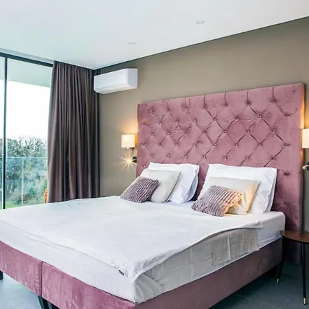 Mit Privatpool Fuer 10 Personen Ca 250 Qm In Liznjan, Istrien Suedkueste Von Istrien 別荘 *