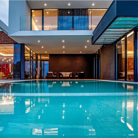 別荘 Mit Privatpool Fuer 10 Personen Ca 250 Qm In Liznjan, Istrien Suedkueste Von Istrien