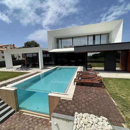 Holiday home Mit Privatpool Fuer 10 Personen Ca 250 Qm In Liznjan, Istrien Suedkueste Von Istrien
