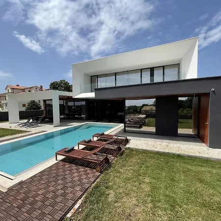 Mit Privatpool Fuer 10 Personen Ca 250 Qm In Liznjan, Istrien Suedkueste Von Istrien Holiday home
