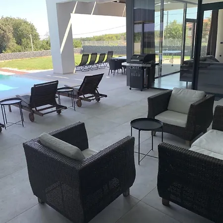 Mit Privatpool Fuer 10 Personen Ca 250 Qm In Liznjan, Istrien Suedkueste Von Istrien Holiday home